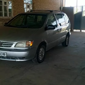 Toyota Sienna 2003