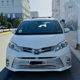 Toyota Sienna 2018