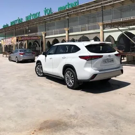 Toyota Highlander 2020