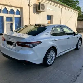 Toyota Camry 2021