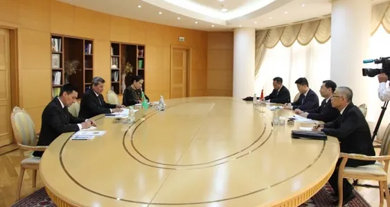 В МИД Туркменистана прошла встреча с замглавы отдела пропаганды ЦК Компартии КНР