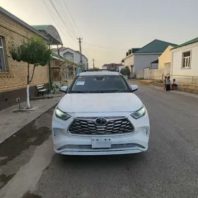 Toyota Highlander 2020