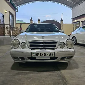 Mercedes-Benz E320 2001