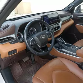 Toyota Highlander 2020