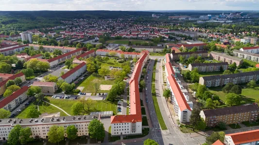 Germaniýada bir şäher isleg bildirýänlere mugt ýaşaýyş jaýlaryny teklip edýär