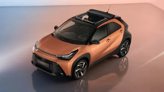Toyota представил новый суперкомпактный кроссовер Aygo X
