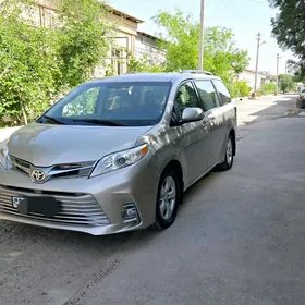 Toyota Sienna 2016