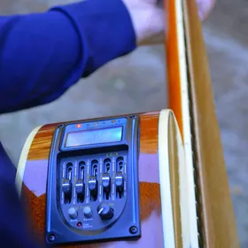 ELEKTRO TAYSTE GITARA