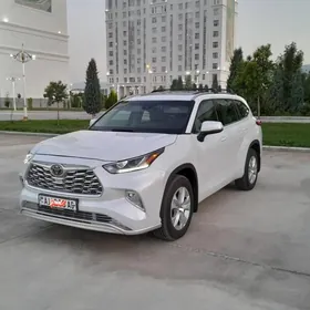Toyota Highlander 2021