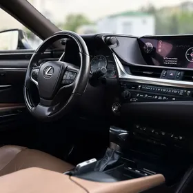 Lexus ES 2019