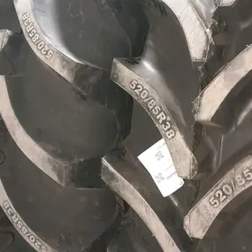 Traktor 520/85R38  460/70R24
