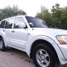 Mitsubishi Montero 2000