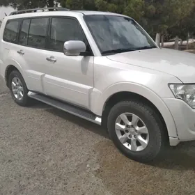 Mitsubishi Pajero 2013