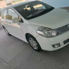 Nissan Versa 2011