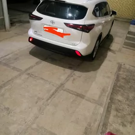 Toyota Highlander 2021