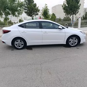 Hyundai Elantra 2020