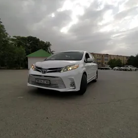 Toyota Sienna 2017