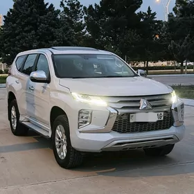 Mitsubishi Pajero 2020
