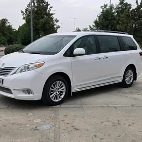 Toyota Sienna 2016