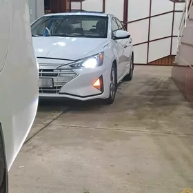 Hyundai Elantra 2020