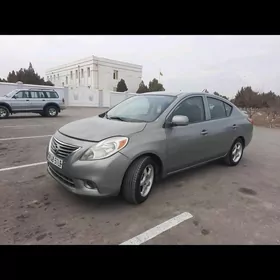 Nissan Versa 2013