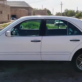 Mercedes-Benz E320 1997