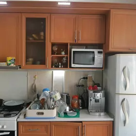 Кухонный гарнитур с вытяжкой