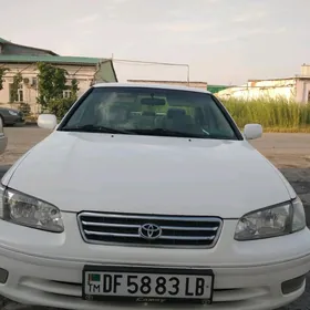 Toyota Camry 2000