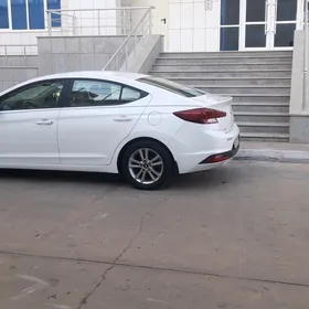 Hyundai Elantra 2019