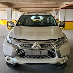 Mitsubishi Pajero 2019