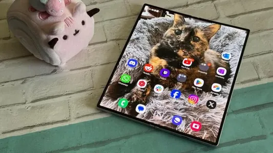 Samsung ultra-inçe kitapça smartfony Galaxy Z Fold 7 Ultra-nyň relizine taýýarlanýar
