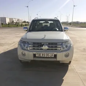 Mitsubishi Pajero 2012