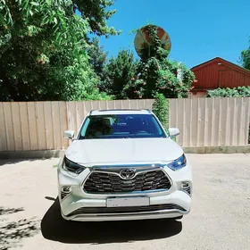 Toyota Highlander 2021