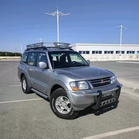 Mitsubishi Pajero 2002