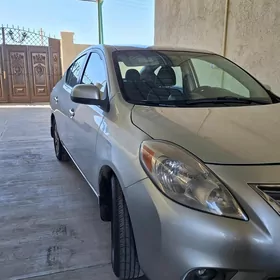 Nissan Versa 2012
