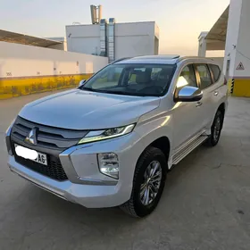 Mitsubishi Pajero 2020