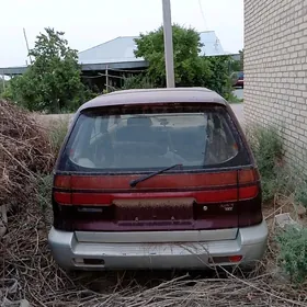 Mitsubishi Chariot 1996