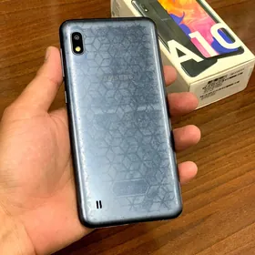 Samsung A10.   3/32gb