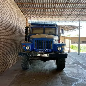 Ural 4320 1985