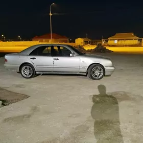Mercedes-Benz E320 1998