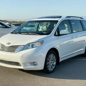 Toyota Sienna 2011