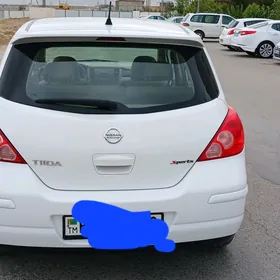 Nissan Tiida 2011