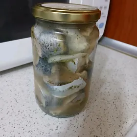 Селёдка маринованная