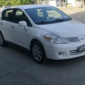 Nissan Versa 2012