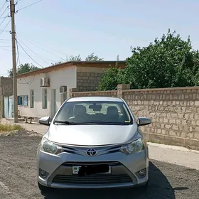 Toyota Yaris 2014