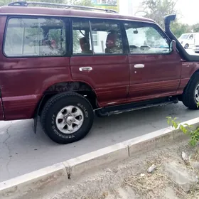 Mitsubishi Montero 1996