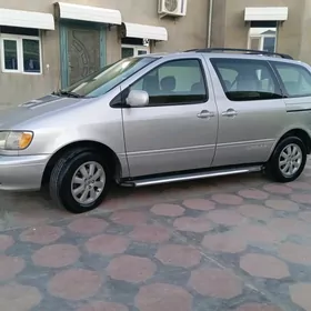 Toyota Sienna 2001