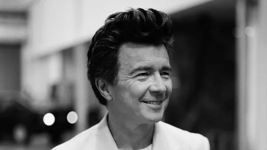 1987-nji ýylyň ýoň bolan aýdymy täzeden janlandy. Spotify-da ol 1 milliarddan gowrak gezek diňlenildi