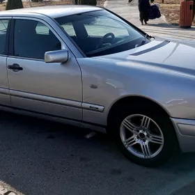 Mercedes-Benz E-Class 1995