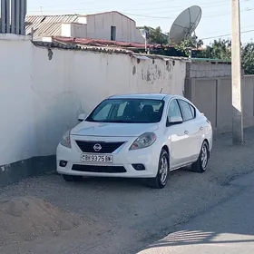 Nissan Versa 2012